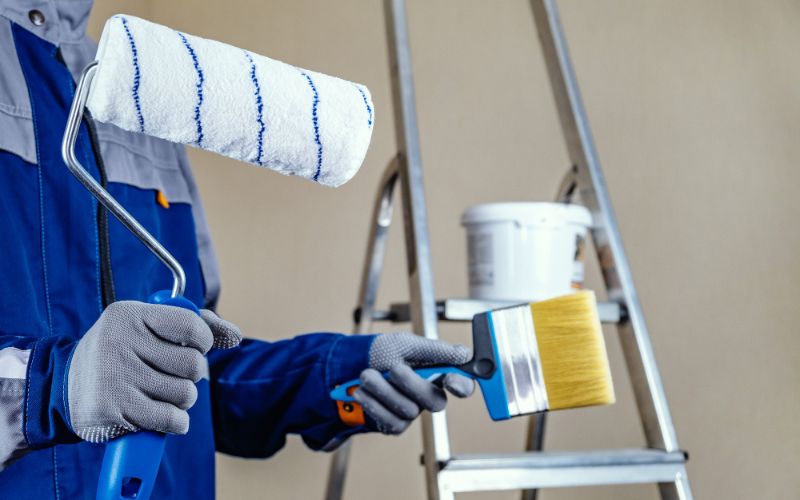 Painter with its tools - painting services in alafaya